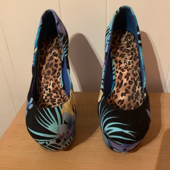 Bucco wedge tropical flower - Picture 2 of 3